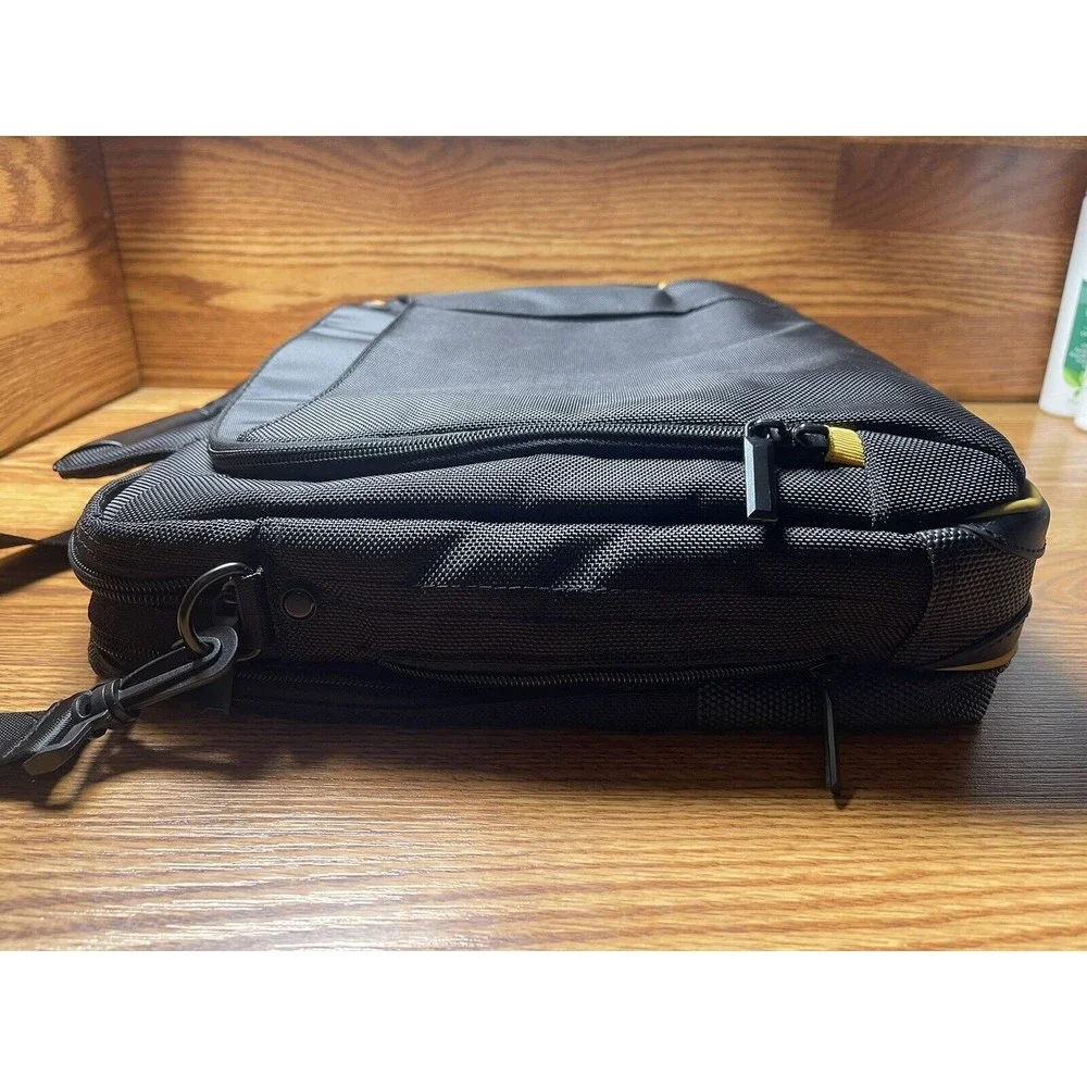TARGUS BLACK LAPTOP BAG
